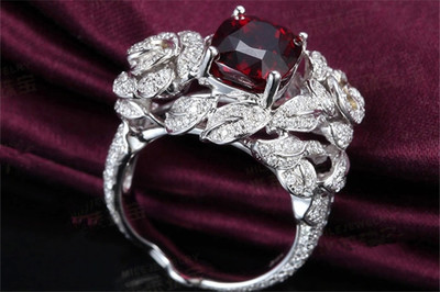 米萊珠寶白18K金5.01克拉石榴石鉆石戒指 奢華與優雅的完美融合